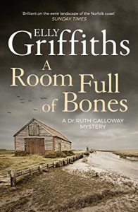 Baixar A Room Full of Bones: The Dr Ruth Galloway Mysteries 4 pdf, epub, ebook